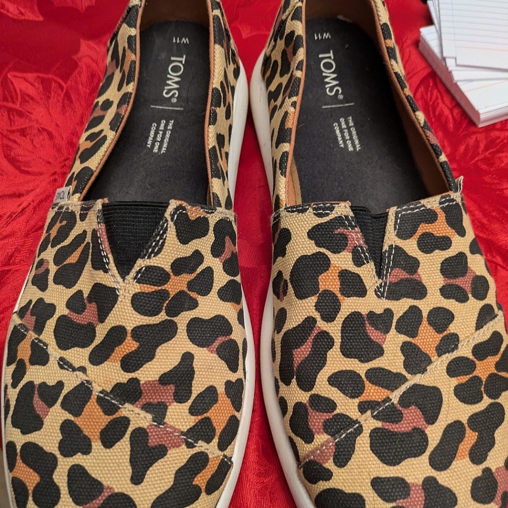 Tom Alpargata Leopard Print Woman's Slip on Flats
